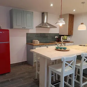 Ideal Parelles Aptm Amb Encant Estil Mediterrani I Tranquil A Apartamento